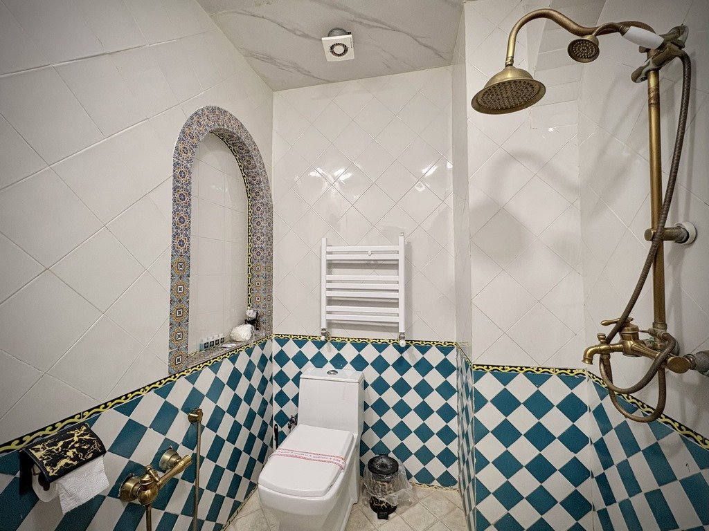 اقامتگاه سنتی بوتیک هتل جهانشاهی - واحد شاهنشین