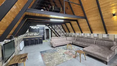 کلبه دوخوابه استخردار آبگرم سوئیسی میراث