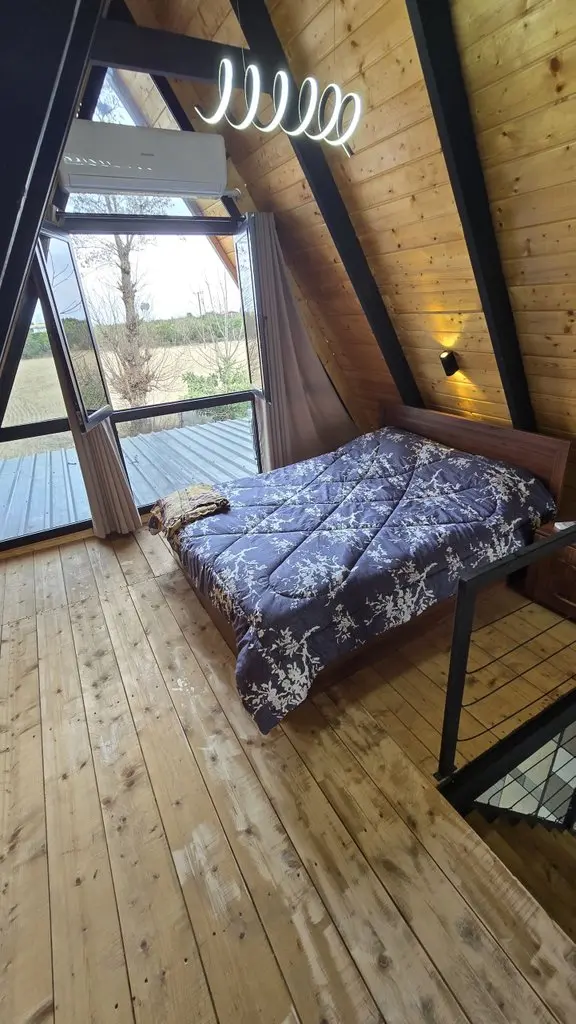 کلبه دوخوابه استخردار آبگرم سوئیسی میراث