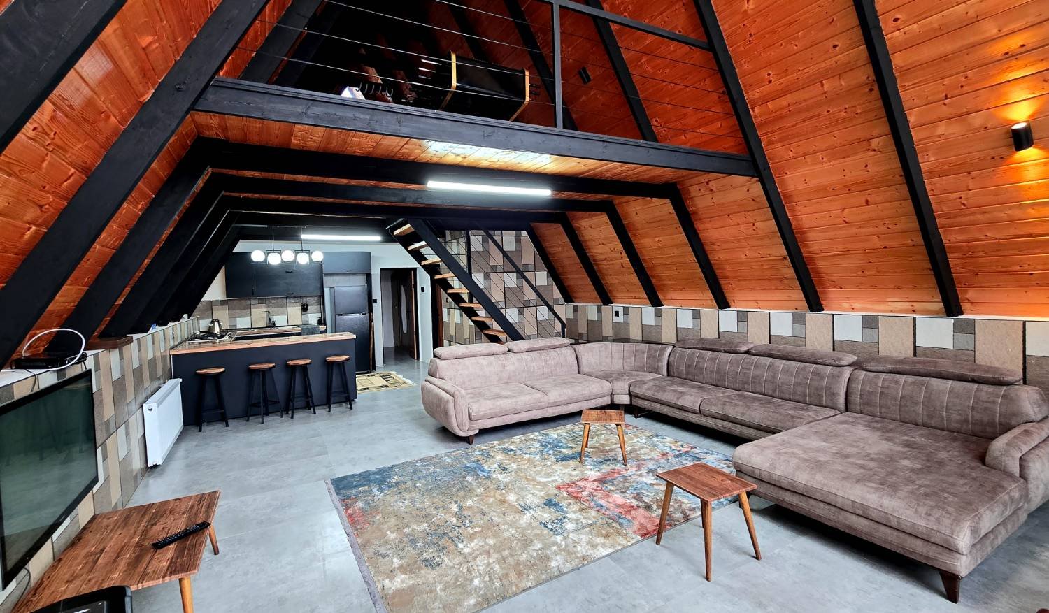 کلبه دوخوابه سوئیسی استخردار آبگرم میراث