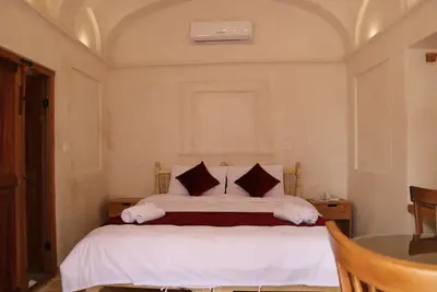 اقامتگاه سنتی جهان آرائی - واحد قرمزدونه