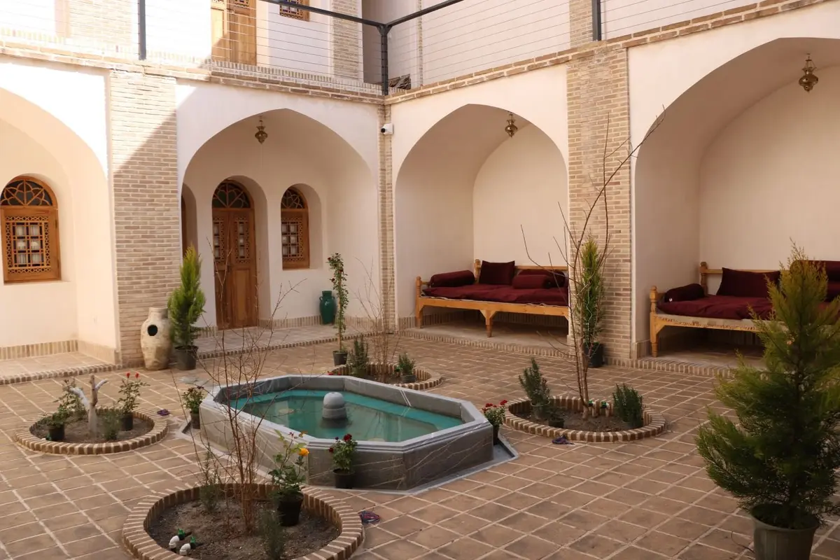 اقامتگاه سنتی جهان آرائی - واحد قرمزدونه