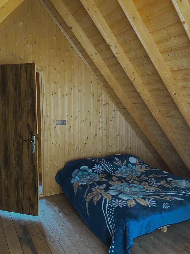 کلبه دوخوابه چوبی سرو