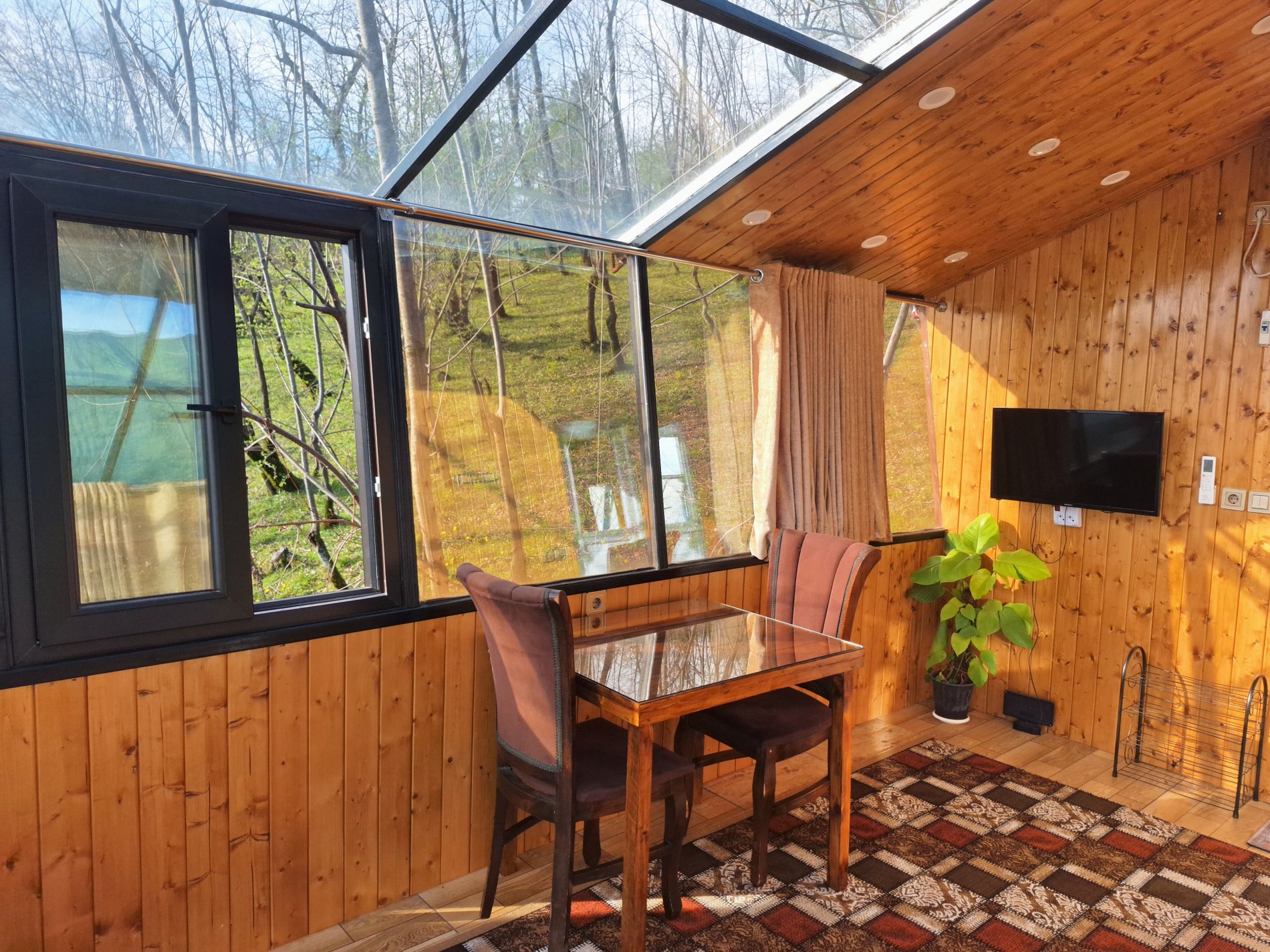 کلبه فلت شیشه‌ای فریار