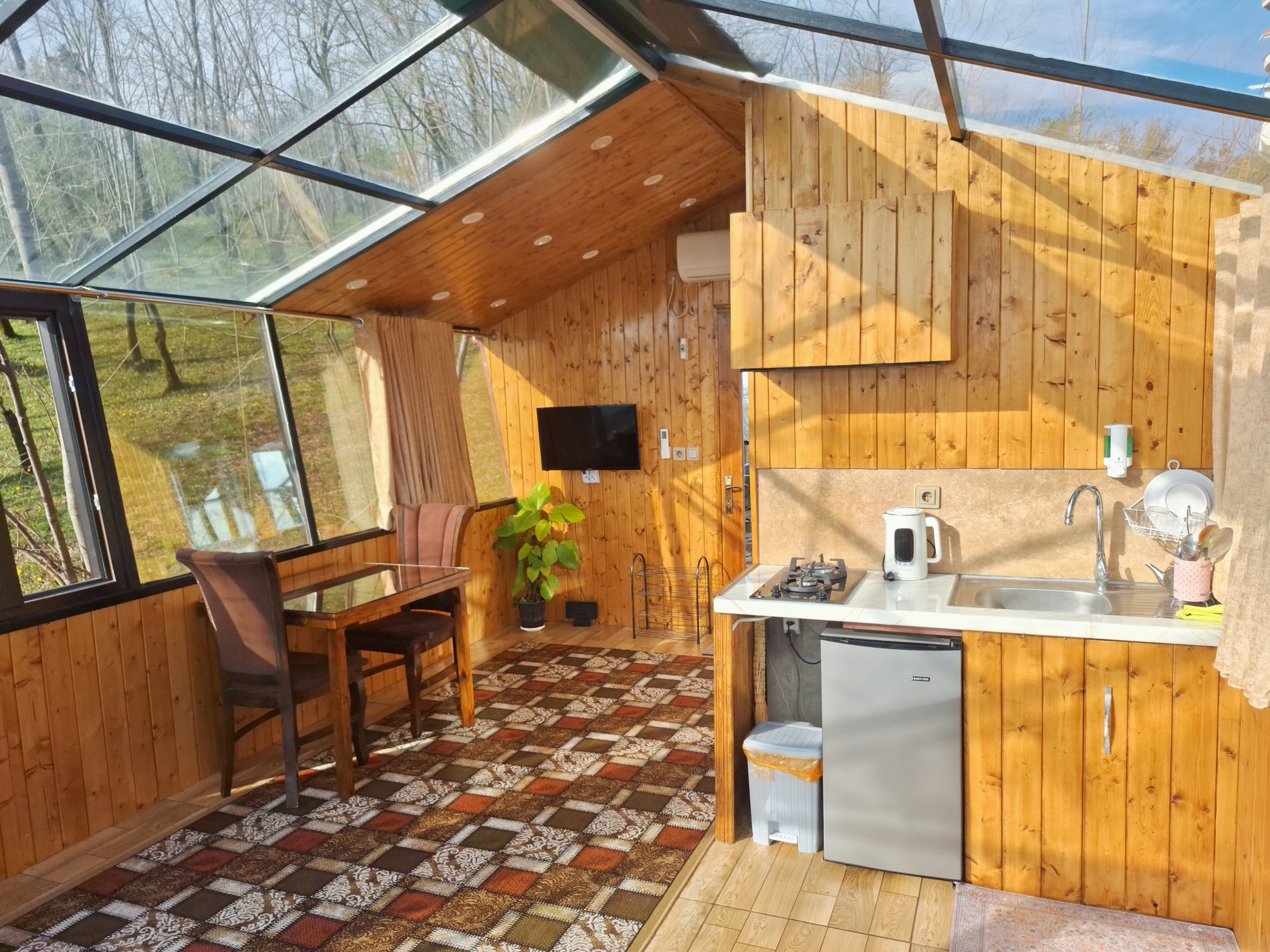 کلبه فلت شیشه‌ای فریار