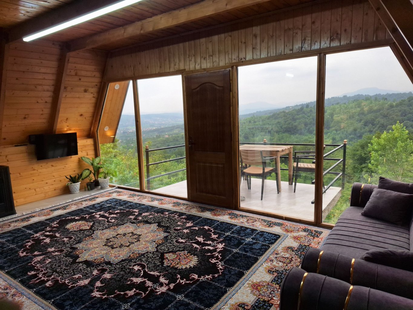 یک خوابه جنگلی پاییز