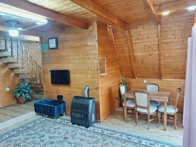 کلبه یک خوابه سوئیسی پونه