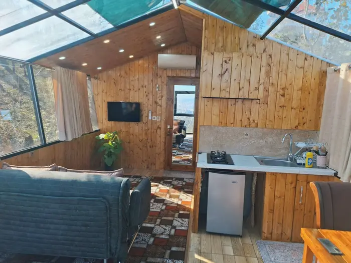 کلبه فلت شیشه‌ای فریار