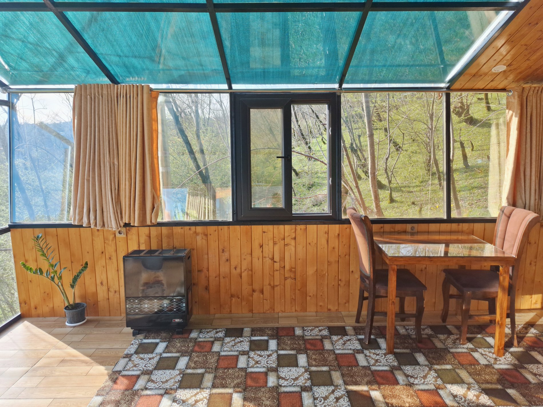 کلبه فلت شیشه‌ای فریار