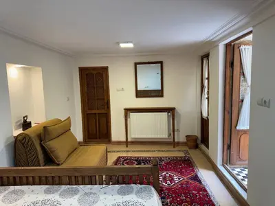 بومگردی خانه جانان - واحد شب