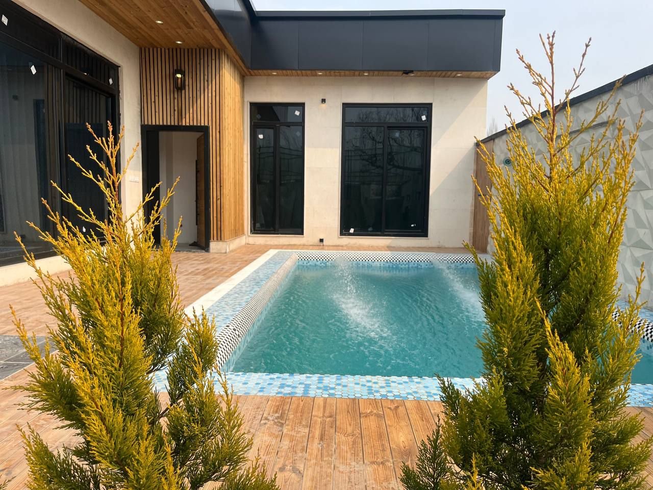 ویلا دوخوابه گلها ۸ استخردار ابسرد