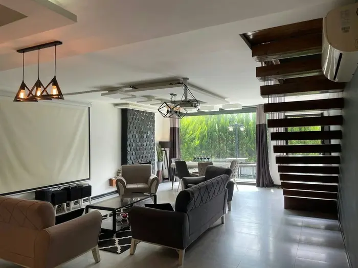 ویلا دوخوابه شهرکی انارور - انتهای سالن یمت چپ