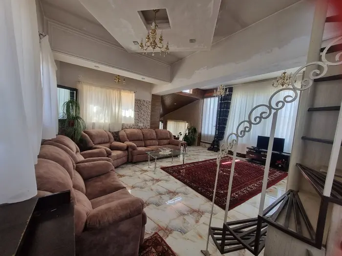 ویلا یک خوابه باغ فریمان - اتاق پذیرایی