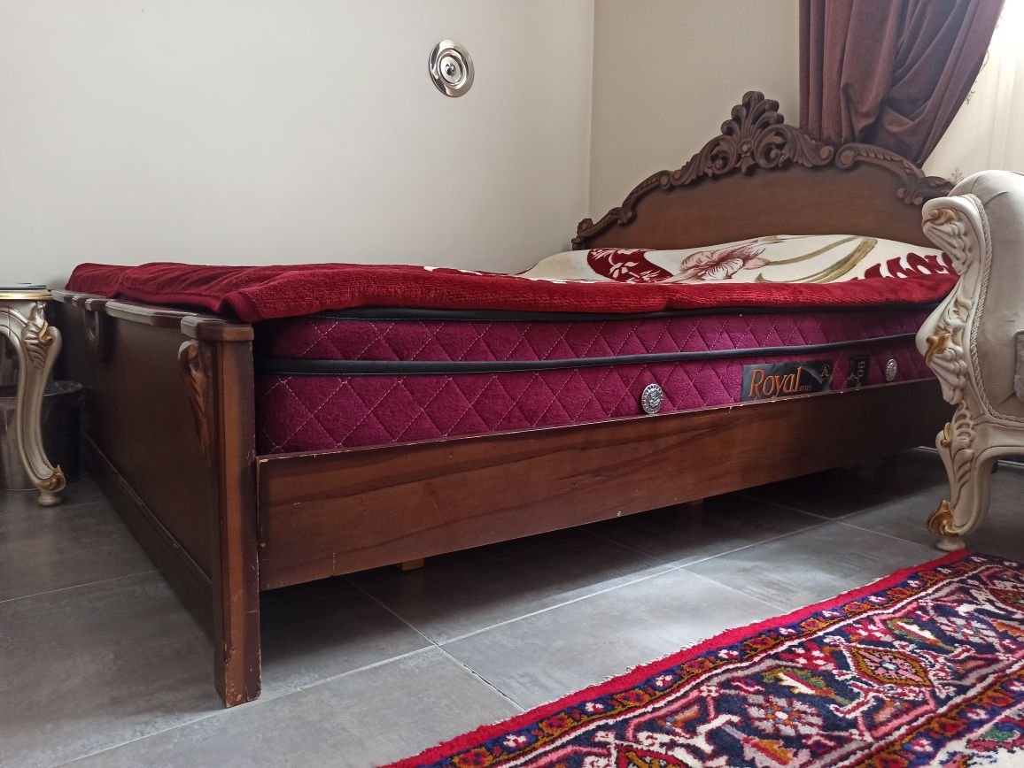 آپارتمان فلت فرش - تختخواب با تشک رویال 