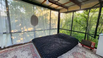 کلبه کاهیدا - واحد شیشه ای روجا