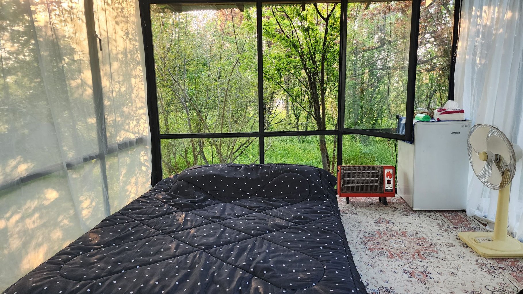 کلبه کاهیدا - واحد شیشه ای روجا