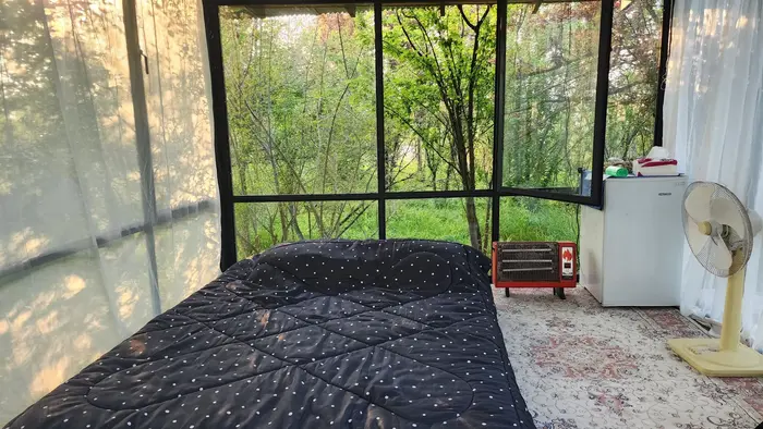 کلبه کاهیدا - واحد شیشه ای روجا