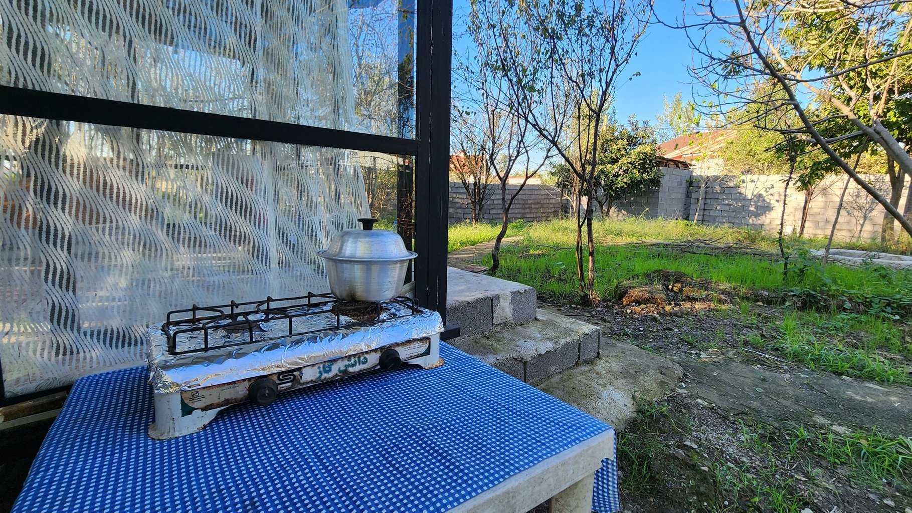 کلبه کاهیدا - واحد شیشه ای روجا