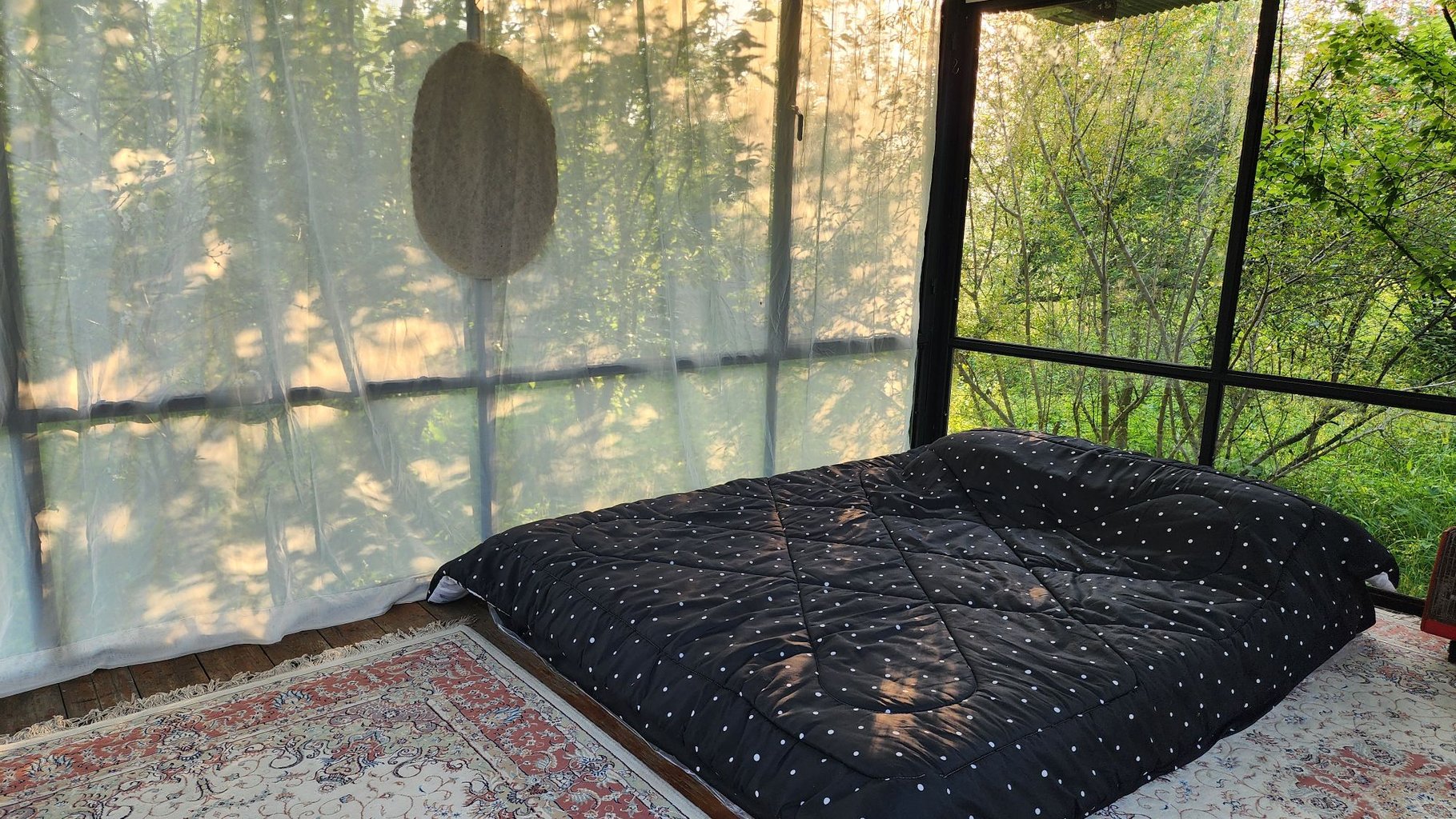 کلبه کاهیدا - واحد شیشه ای روجا