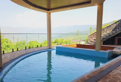 ویلا چهارخوابه استخردار آبگرم نئوکلاسیک آمارد