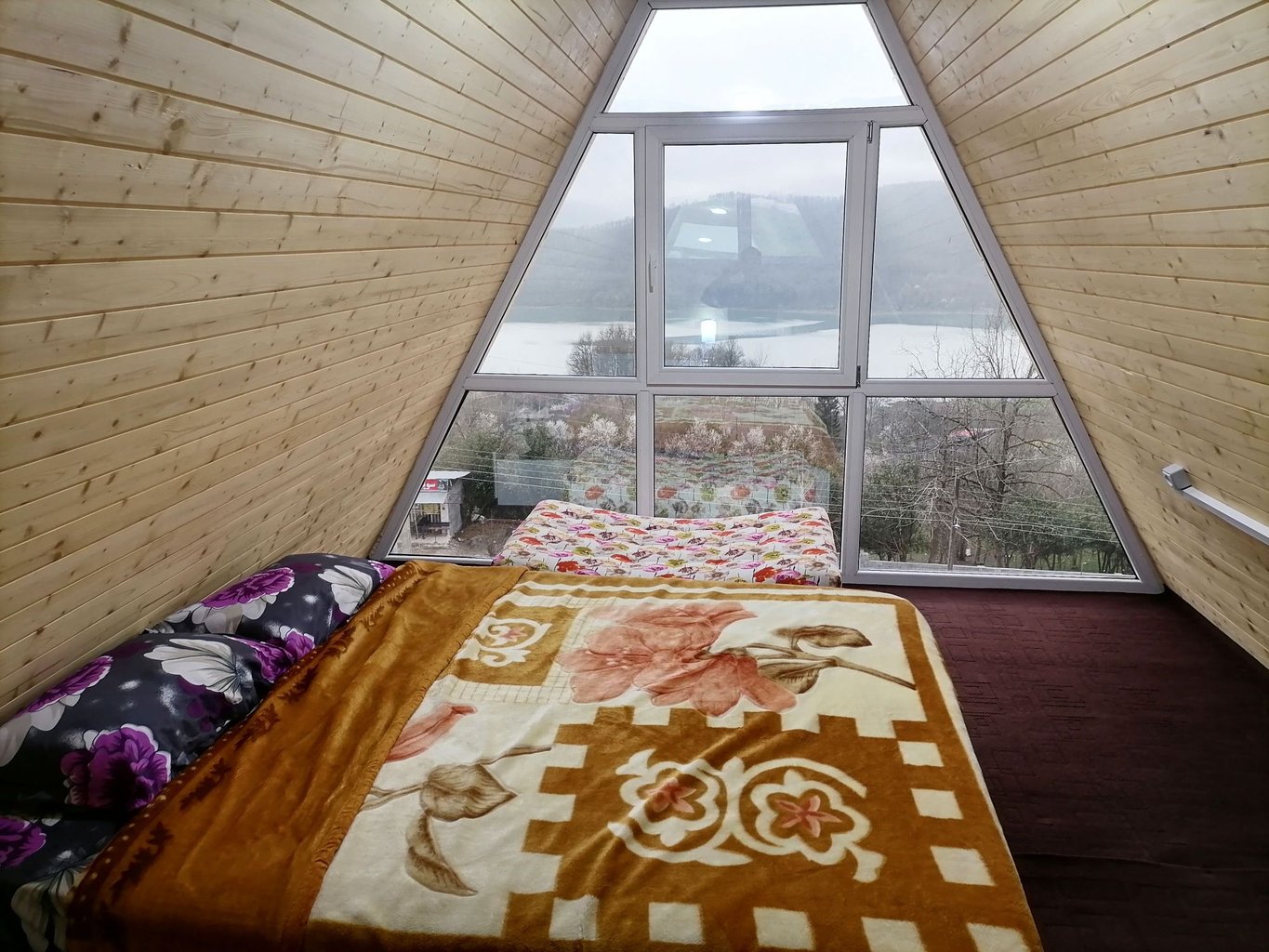 یک خوابه جنگلی دلباز 2