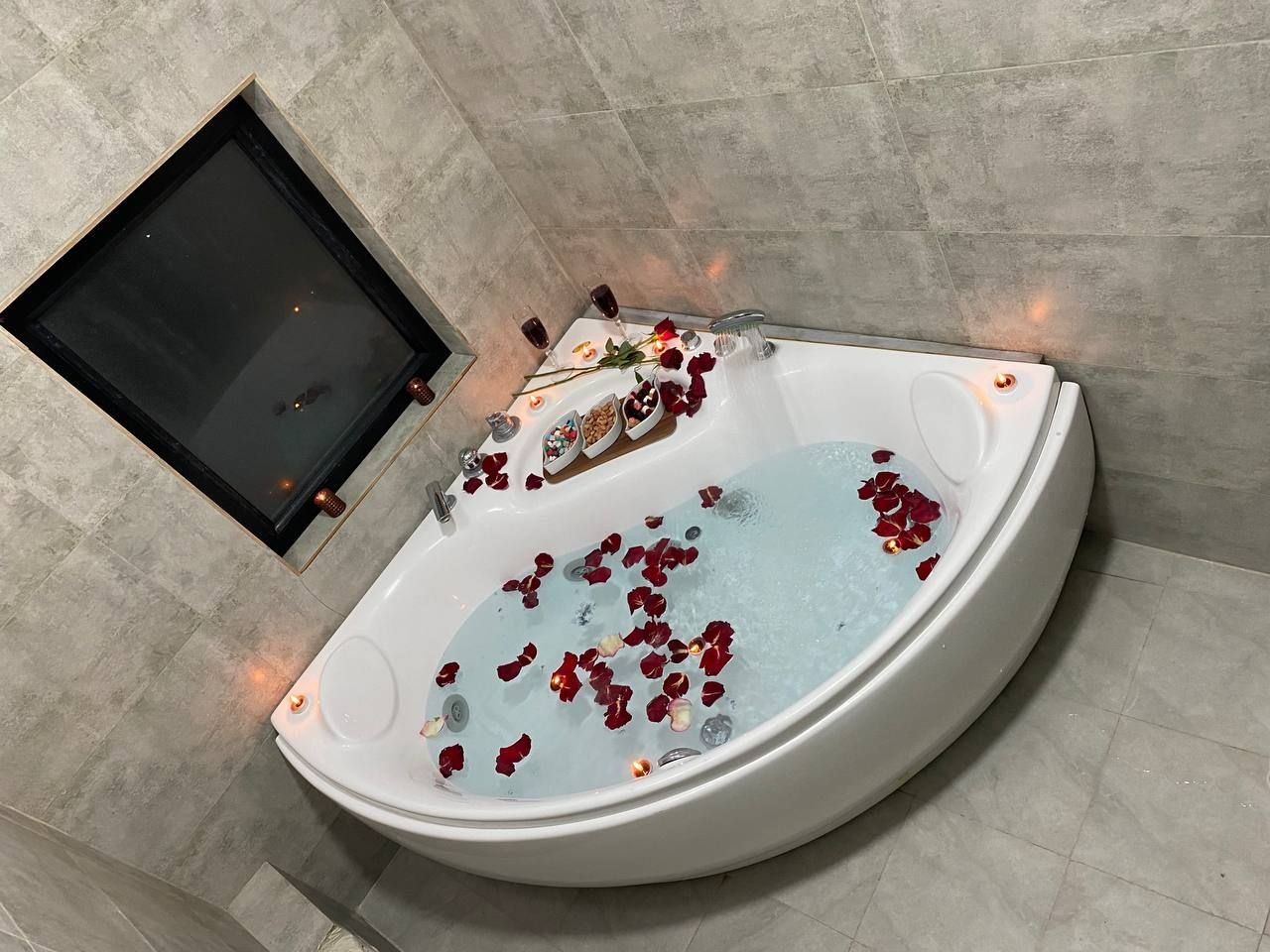 دوخوابه سوئیسی جکوزی دار گردو