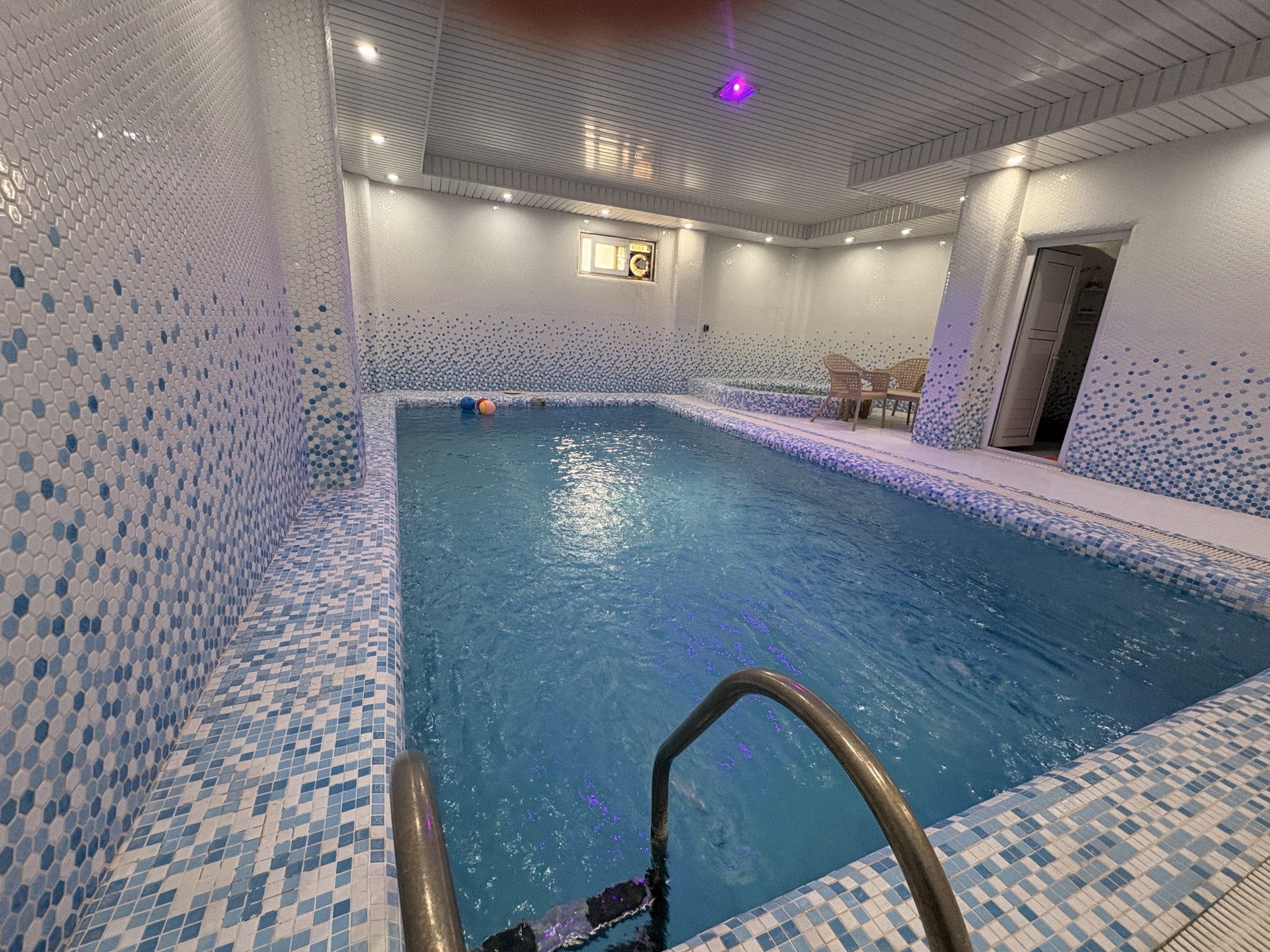 ویلا سه خوابه استخردار آبگرم ساحلی دریا