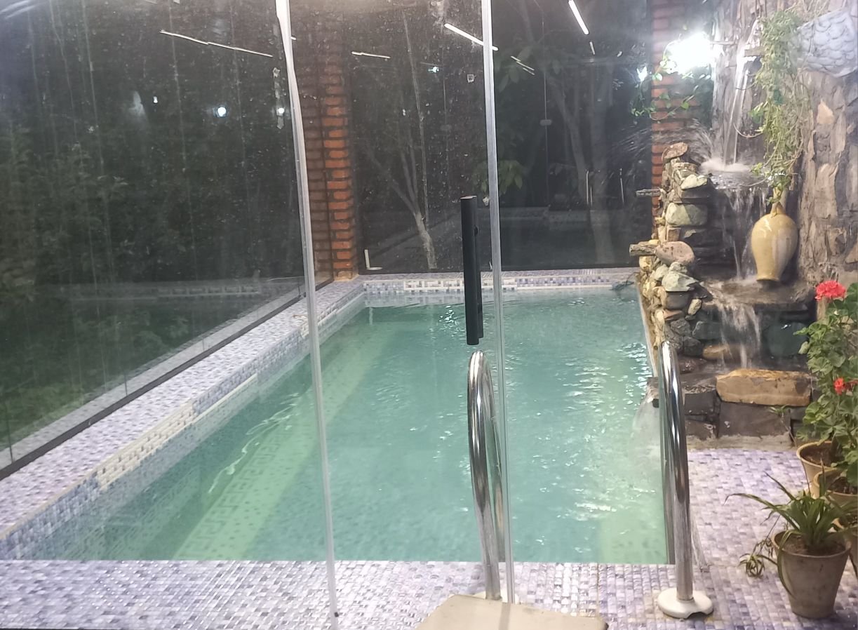 ویلا یک خوابه استخردار آبگرم خانه باغ الدا 2