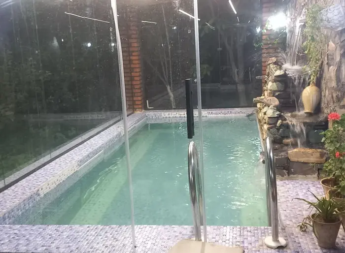 ویلا یک خوابه استخردار آبگرم خانه باغ الدا 2