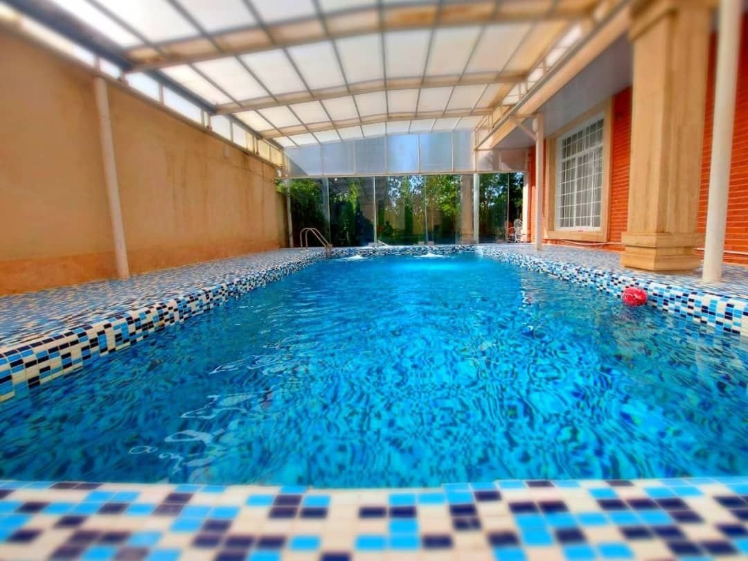 سه خوابه استخردار آبگرم بهارک - استخرسرپوشیده