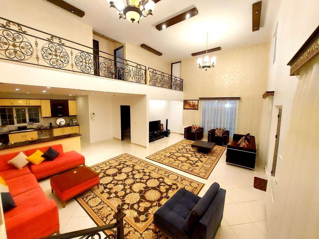 سه خوابه استخردار آبگرم بهارک - ارتفاع پذیرایی۶متر