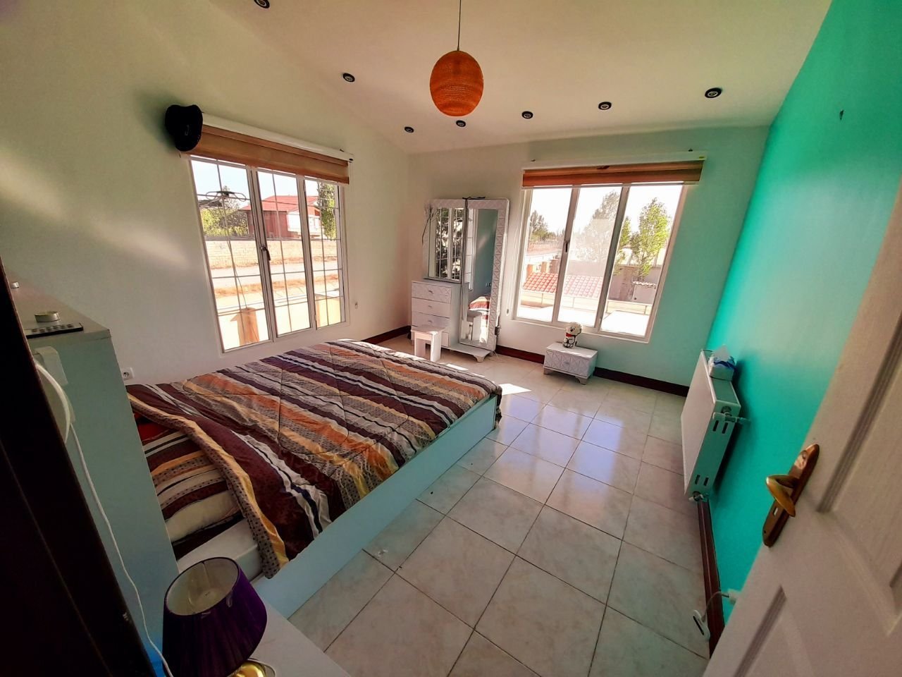 سه خوابه استخردار آبگرم بهارک - اتاق خواب طبقه بالا