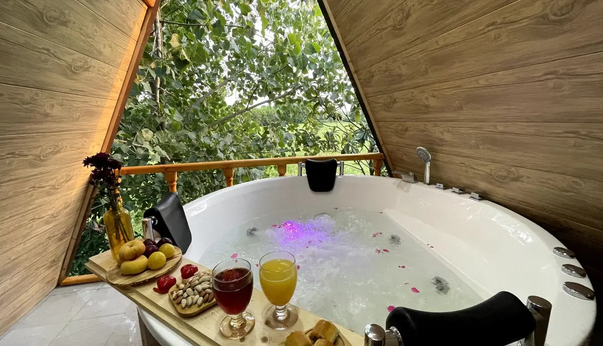 کلبه دوخوابه جکوزی دار گیله سوسو