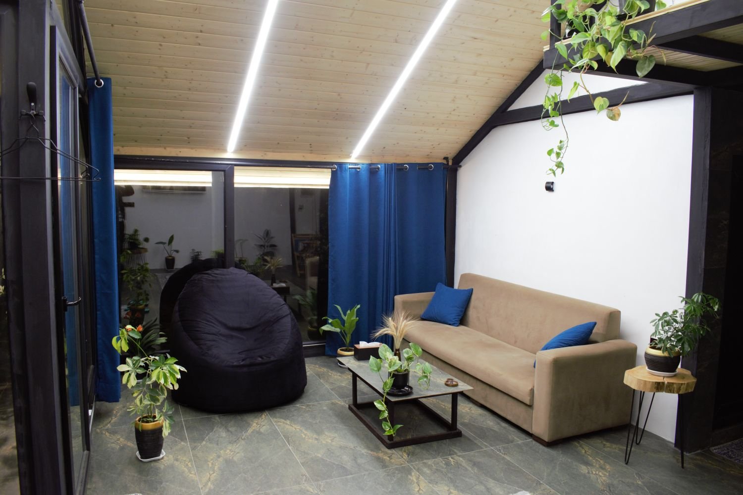 یک خوابه جنگلی دوبلکس شیشه ای بلور