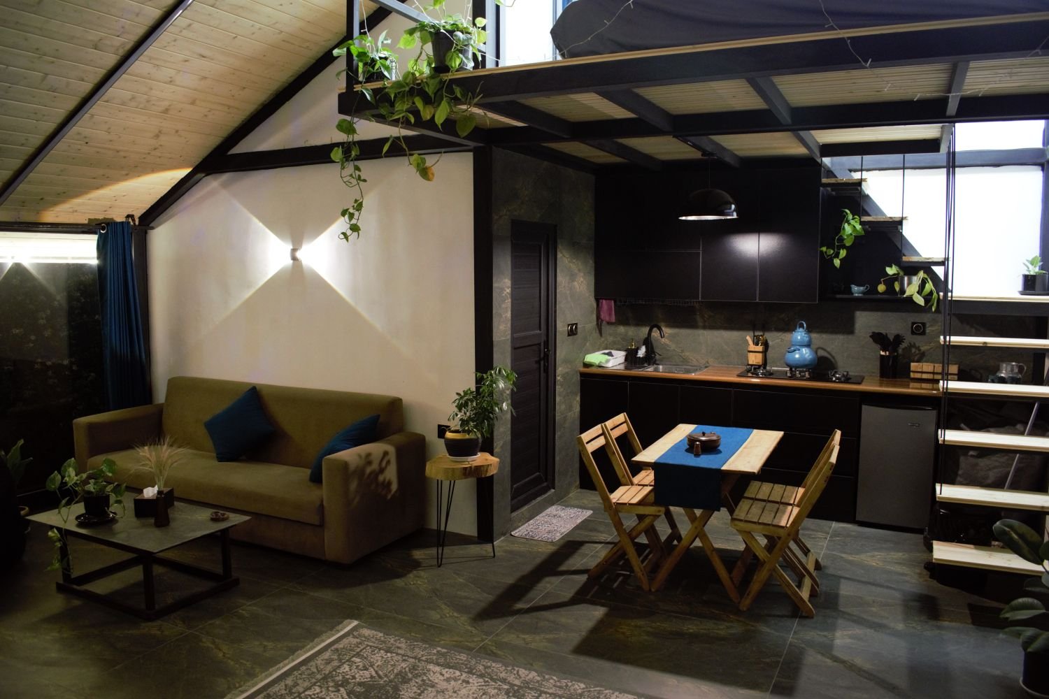 یک خوابه جنگلی دوبلکس شیشه ای بلور