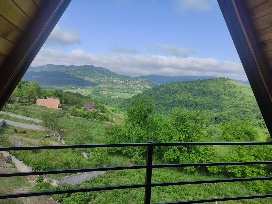 کلبه چوبی جکوزی دار هیرکان - سوادکوه بهمنان - چشم انداز تراس طبقه اول