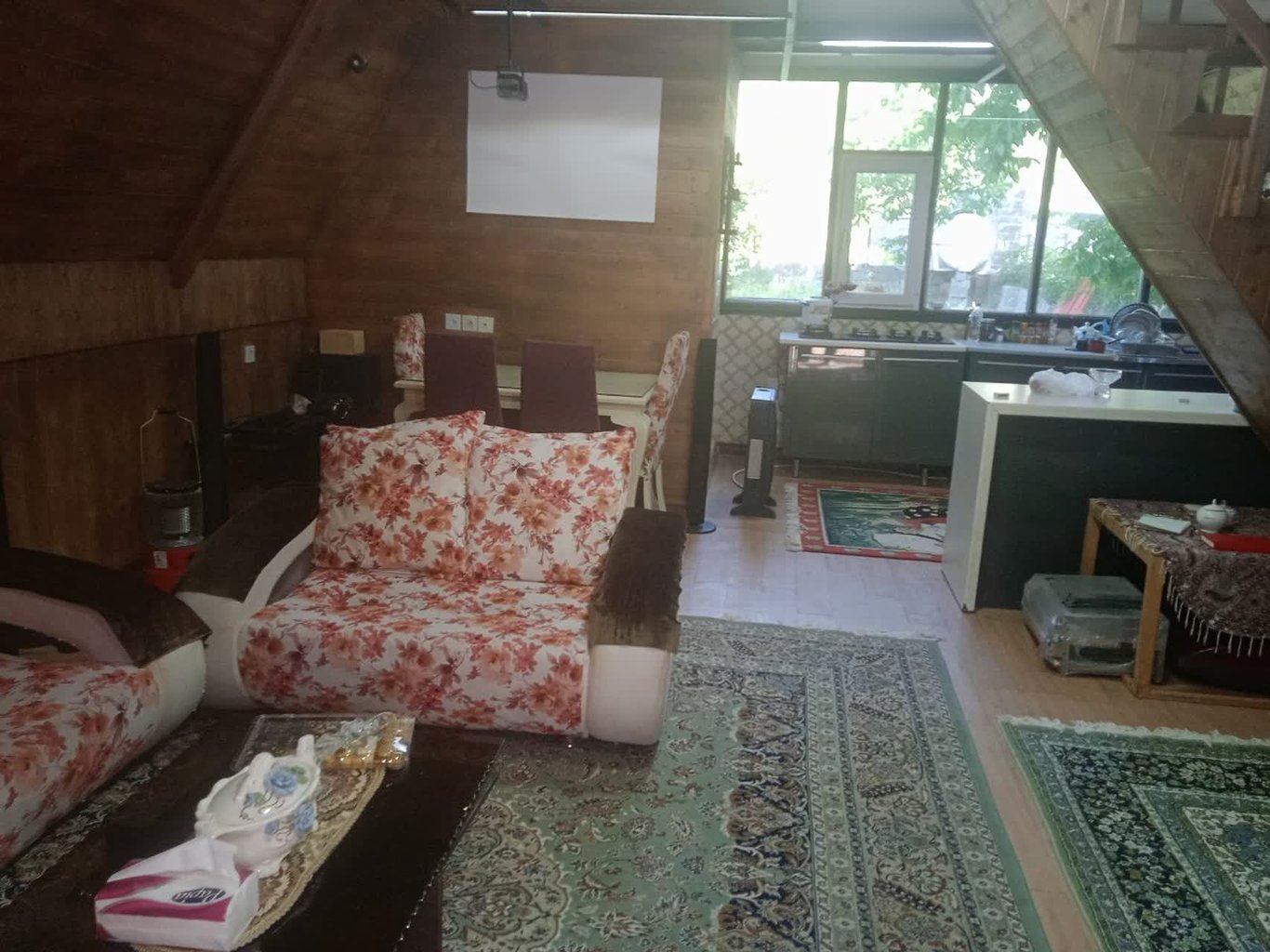 کلبه یک خوابه سوئیسی سرخ آباد