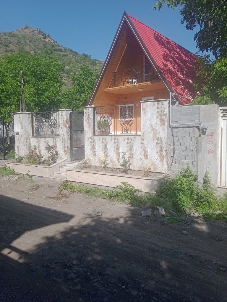 کلبه یک خوابه سوئیسی سرخ آباد