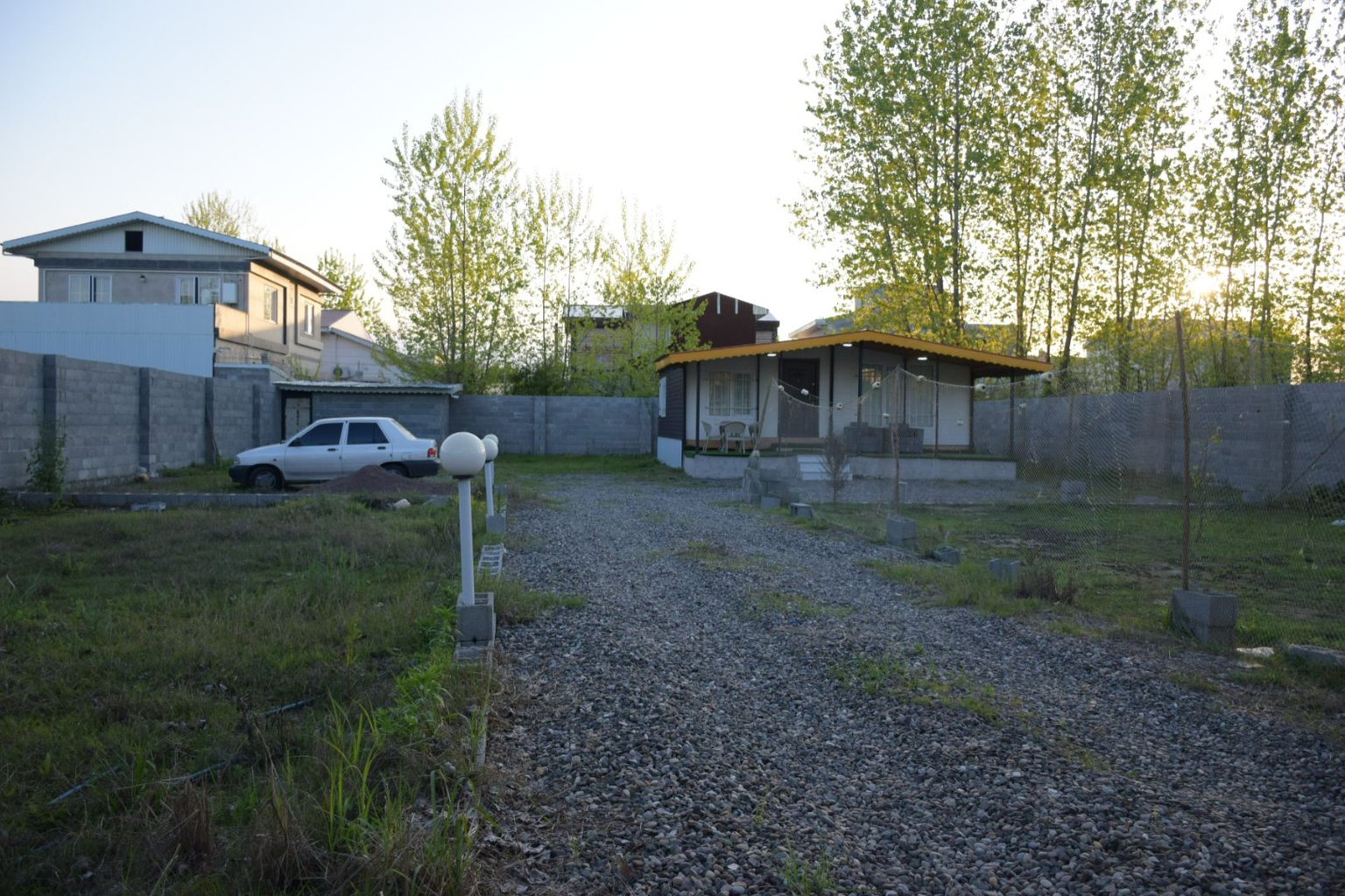 ویلا دوخوابه سبزقبا - حیاط/ پارکینگ