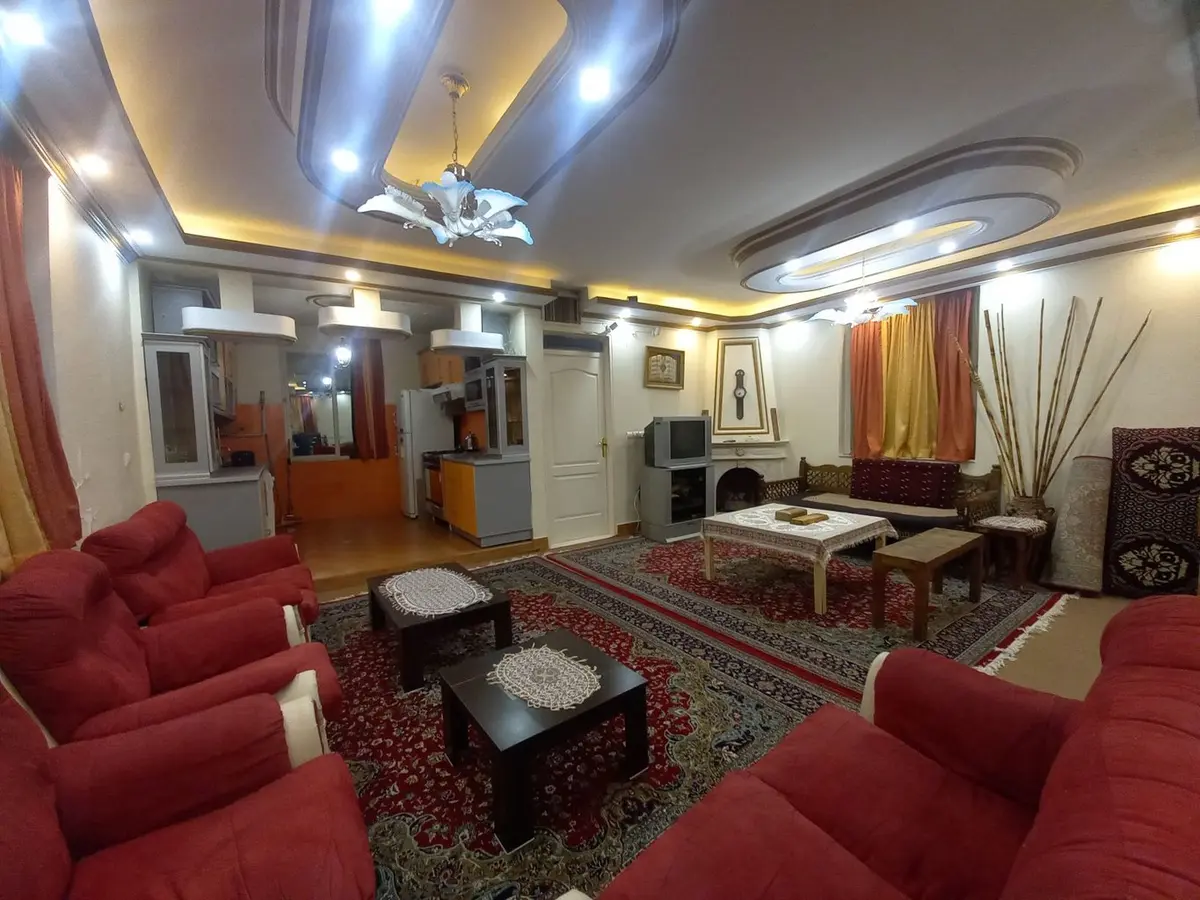 ویلا یک خوابه روستایی باغ کردامیر - نمایی از پذیرایی و اتاق نشینمن