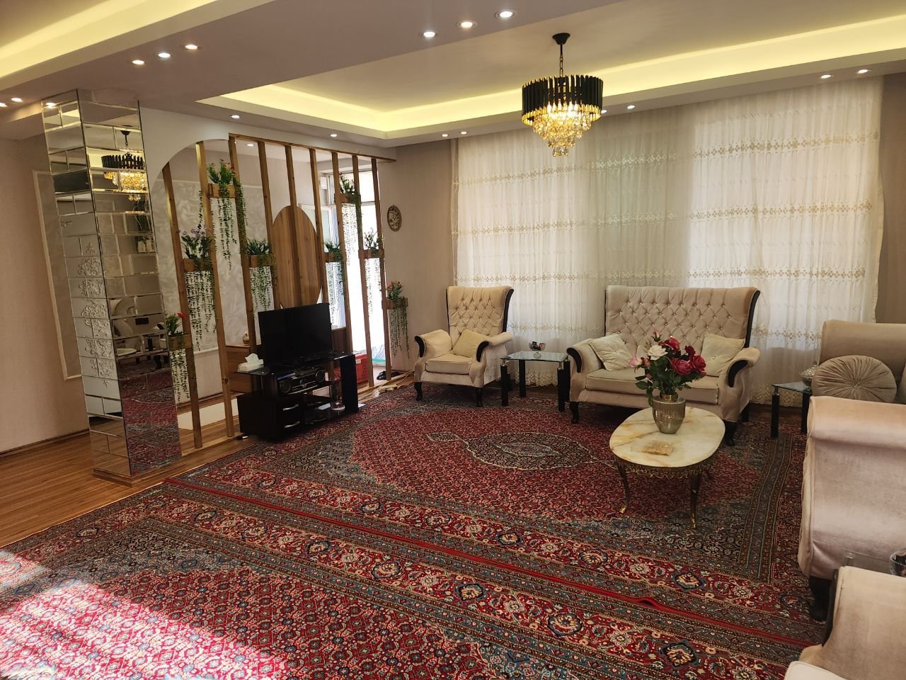 ویلا دوخوابه دوبلکس باغ گلستان - پذیرایی همکف