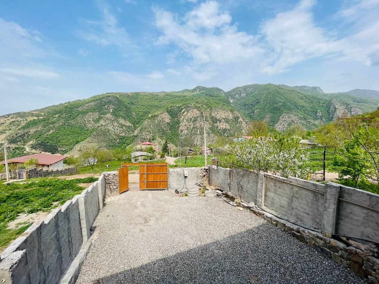 مسافرخانه یک خوابه نوروز سیاه رودبار واحد سرخدار