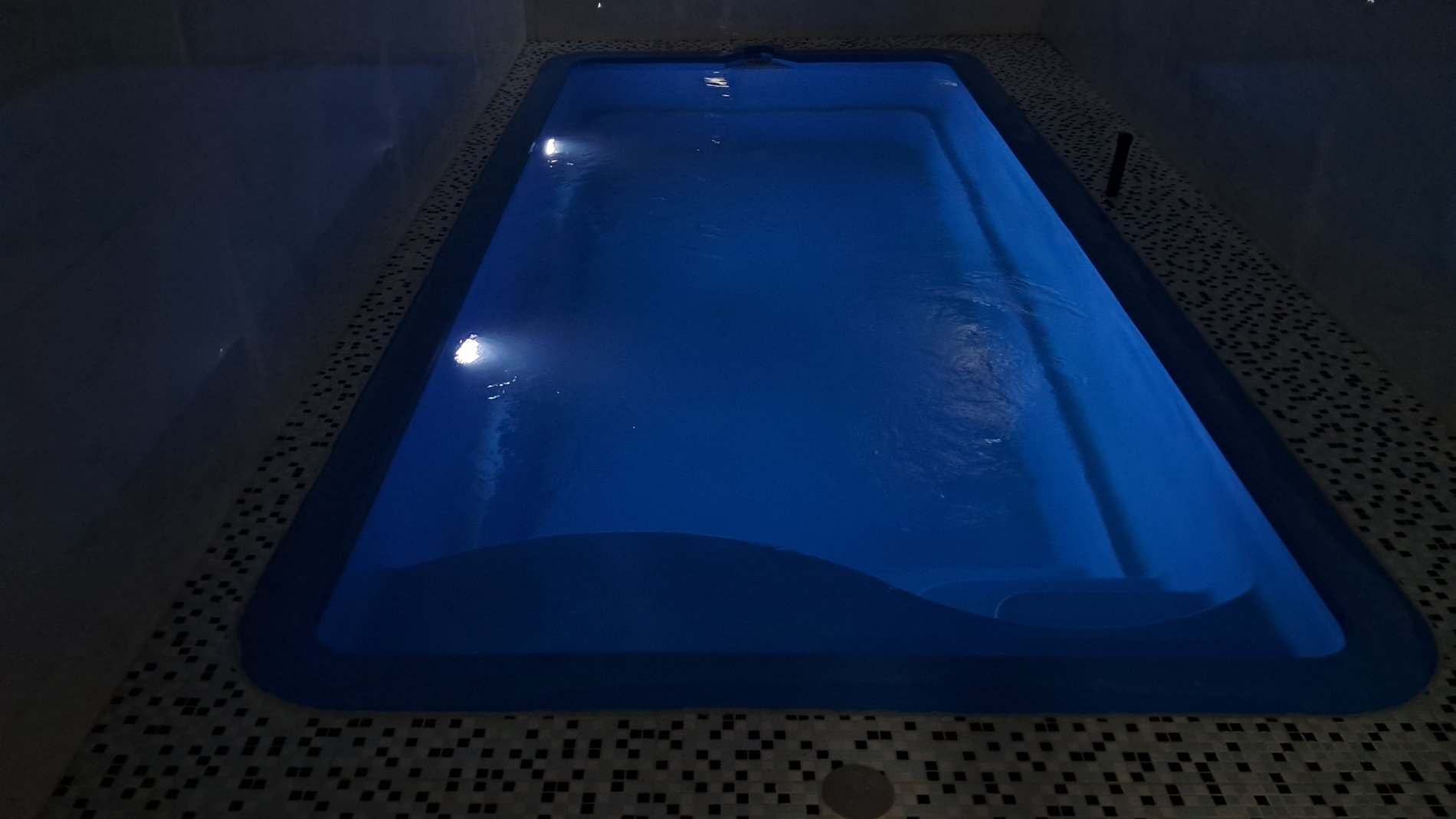 ویلا یک خوابه استخردار آبگرم دریادلان