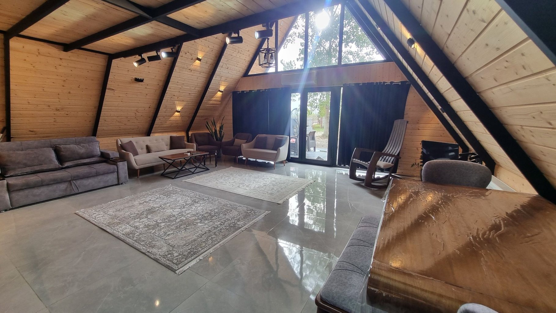 یک خوابه سوئیسی جکوزی دار هانا