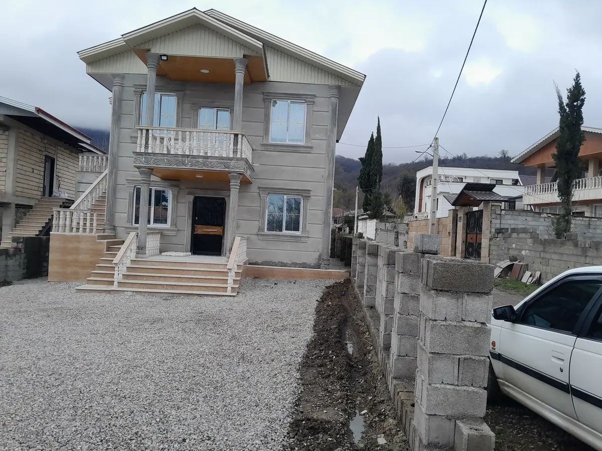 ویلا یک خوابه جنگلی چاخ - نمای جلوی ساختمان