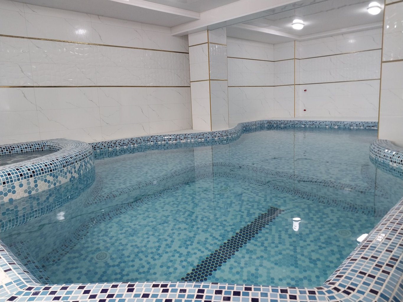 ویلا دوخوابه استخردار آبگرم ساحلی بی تا