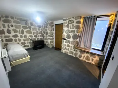 ویلا دوخوابه سنگی دوهزار