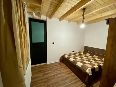 ویلا دوخوابه سنگی دوهزار