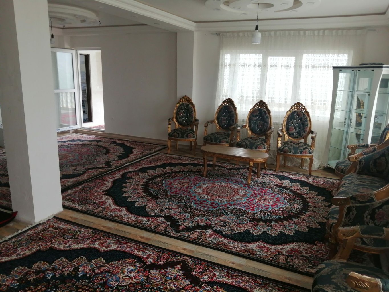 آپارتمان دوخوابه مهرباران درفک - حال پذیرایی