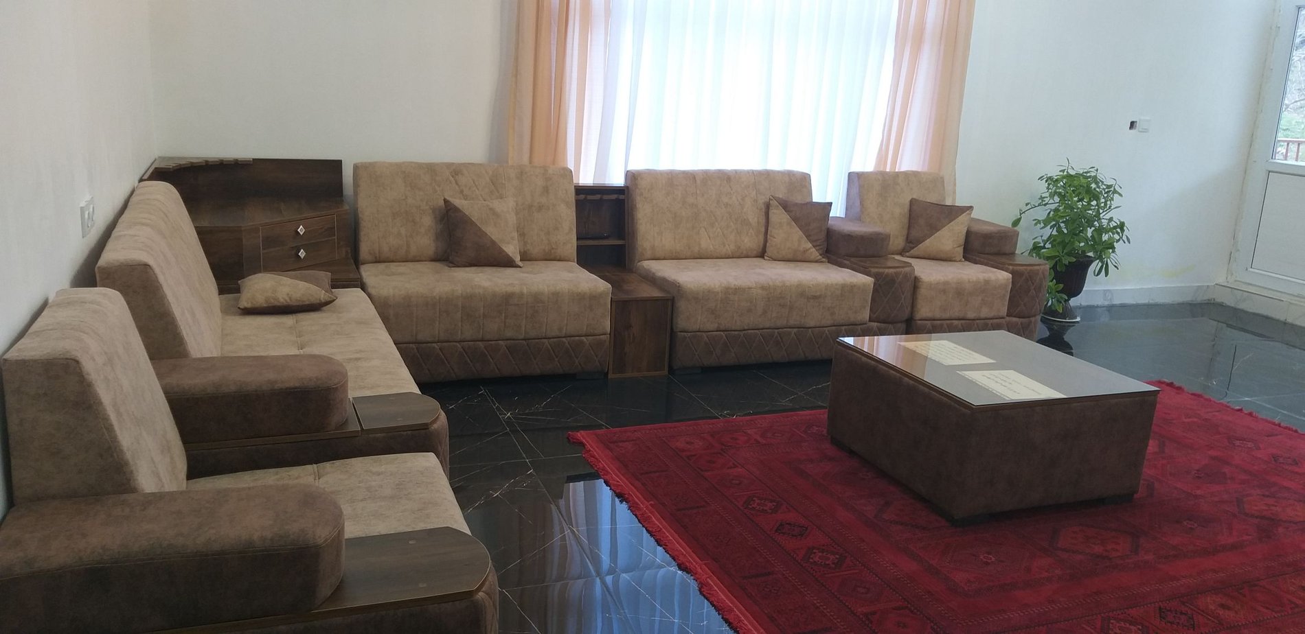 سوئیت یکخوابه جنگلی واران - پذیرایی